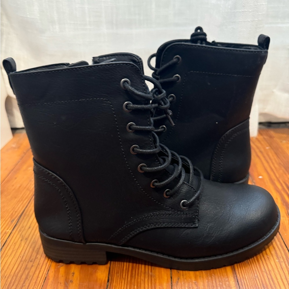 Women Combat Boot size 9